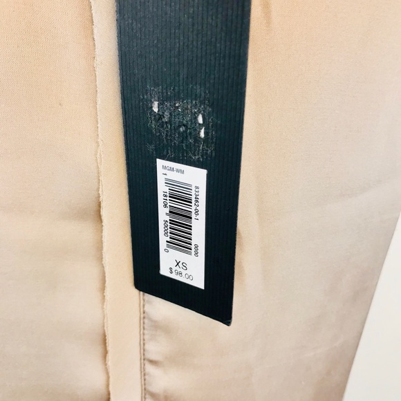 Banana Republic Sleeveless Top With Removable Pearl Necklace Embellishment - Picture 4 of 7